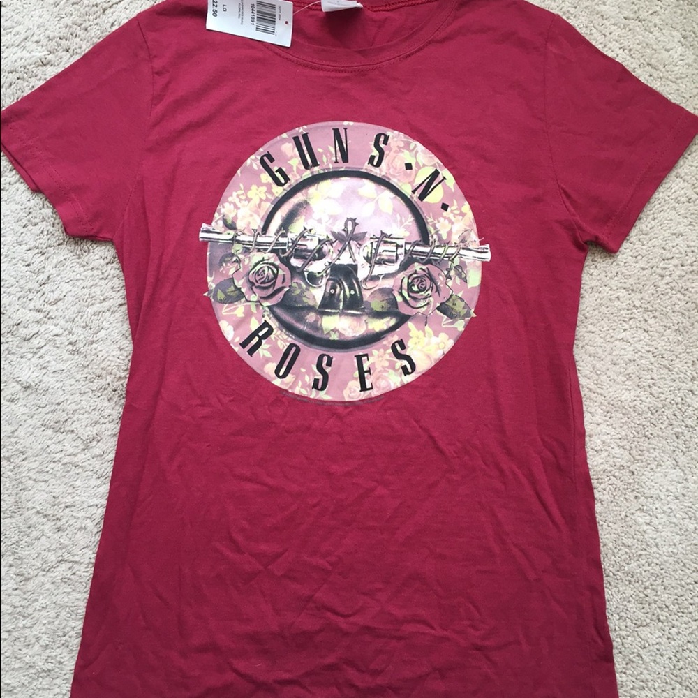 A women’s Guns N Roses T-shirt
